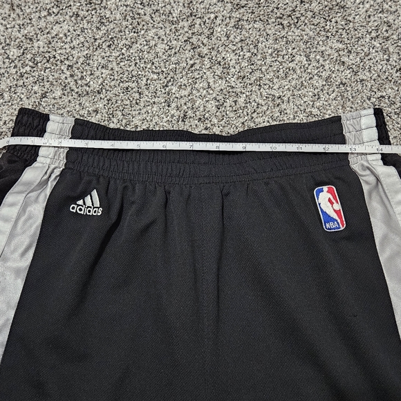 Spurs Basketball Shorts - Picture 12 of 16